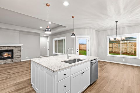 Tiny photo for 3742 Carlin Drive, Medford, OR 97504 (MLS # 220213006)