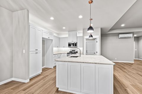 Tiny photo for 3742 Carlin Drive, Medford, OR 97504 (MLS # 220213006)