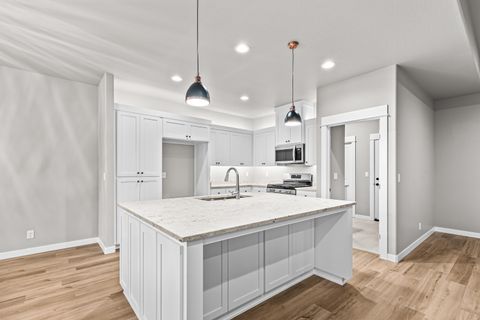 Tiny photo for 3742 Carlin Drive, Medford, OR 97504 (MLS # 220213006)