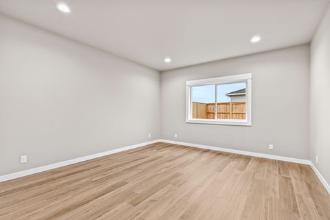 Tiny photo for 3742 Carlin Drive, Medford, OR 97504 (MLS # 220213006)