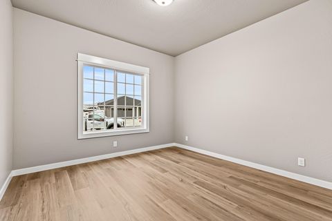 Tiny photo for 3742 Carlin Drive, Medford, OR 97504 (MLS # 220213006)