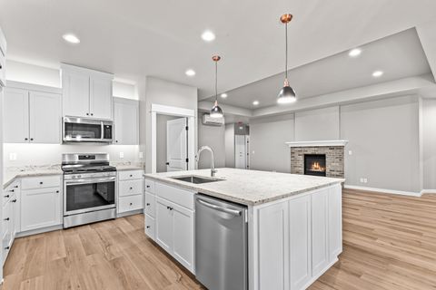 Tiny photo for 3742 Carlin Drive, Medford, OR 97504 (MLS # 220213006)