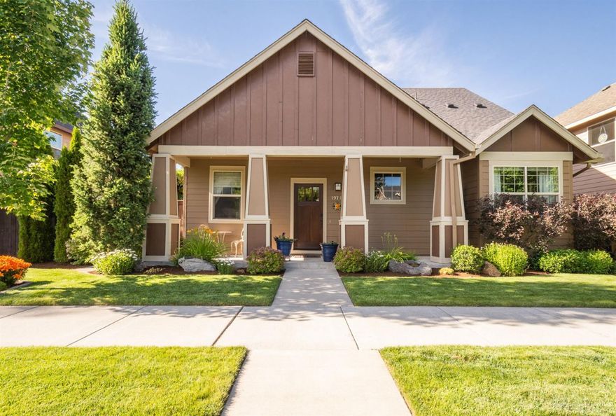 Newly updated, immaculate Craftsman style home in SW Bend. 4 bedroom, 2.5 bath has a remodeled kitchen, slab quartz countertops, new Jenn-Air appliances, refinished hardwoods throughout. Master on the main floor. Master bathroom has a double vanity,soaking tub,large walk in closet. Open concept kitchen, dining and great room. Upstairs 3 bedrooms and double vanity in bath. AC included. The front and backyard were professionally designed and landscaped. Walking distance to parks and schools and river trail.