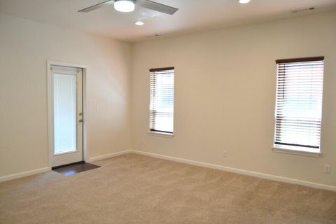 Tiny photo for 915 NW Bishop Street, Grants Pass, OR 97526 (MLS # 220217569)