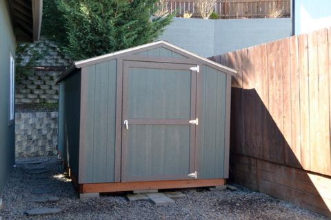 Tiny photo for 915 NW Bishop Street, Grants Pass, OR 97526 (MLS # 220217569)