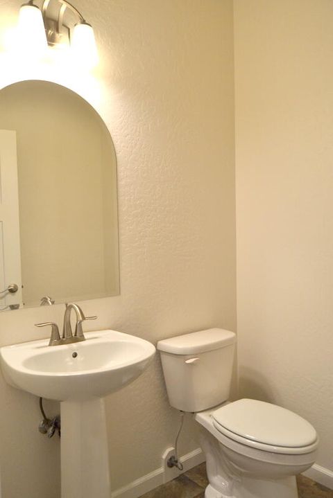 Tiny photo for 915 NW Bishop Street, Grants Pass, OR 97526 (MLS # 220217569)