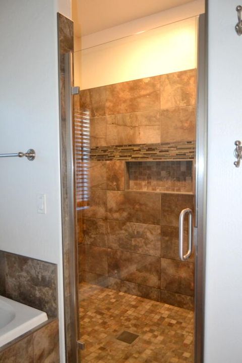 Tiny photo for 915 NW Bishop Street, Grants Pass, OR 97526 (MLS # 220217569)