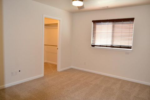 Tiny photo for 915 NW Bishop Street, Grants Pass, OR 97526 (MLS # 220217569)