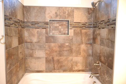 Tiny photo for 915 NW Bishop Street, Grants Pass, OR 97526 (MLS # 220217569)