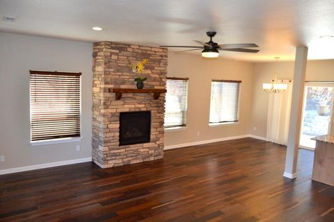 Tiny photo for 915 NW Bishop Street, Grants Pass, OR 97526 (MLS # 220217569)