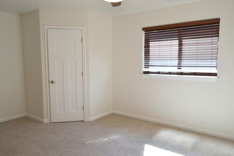 Tiny photo for 915 NW Bishop Street, Grants Pass, OR 97526 (MLS # 220217569)