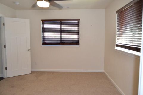 Tiny photo for 915 NW Bishop Street, Grants Pass, OR 97526 (MLS # 220217569)