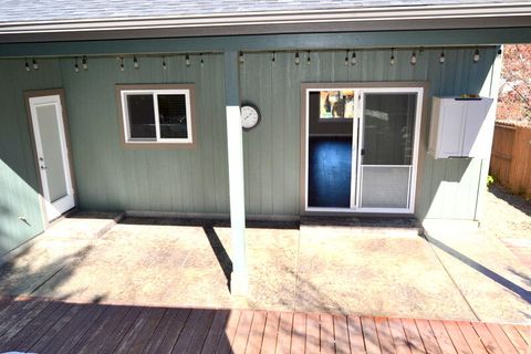 Tiny photo for 915 NW Bishop Street, Grants Pass, OR 97526 (MLS # 220217569)