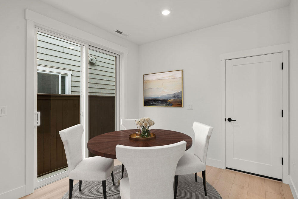 3093 NE Nipper Drive