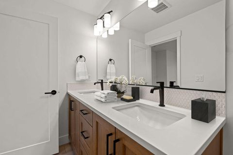 Tiny photo for 3093 NE Nipper Drive, Bend, OR 97701 (MLS # 220212687)