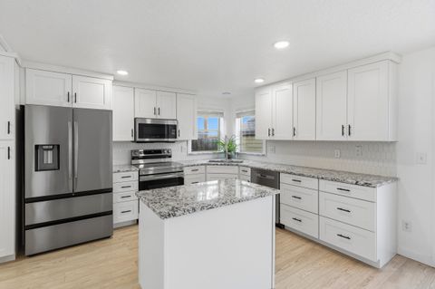 Tiny photo for 51281 Riley Lane, La Pine, OR 97739 (MLS # 220216038)