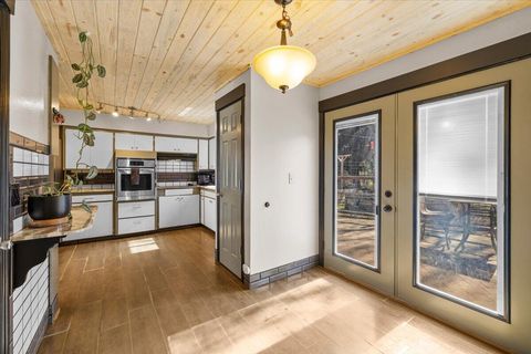 Tiny photo for 1408 Siskiyou Boulevard, Medford, OR 97504 (MLS # 220217091)