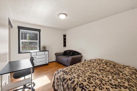 Tiny photo for 1408 Siskiyou Boulevard, Medford, OR 97504 (MLS # 220217091)