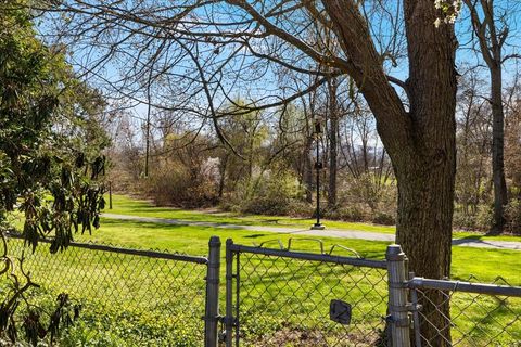 Tiny photo for 1408 Siskiyou Boulevard, Medford, OR 97504 (MLS # 220217091)