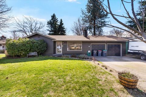 Photo of 1408 Siskiyou Boulevard, Medford, OR 97504 (MLS # 220217091)