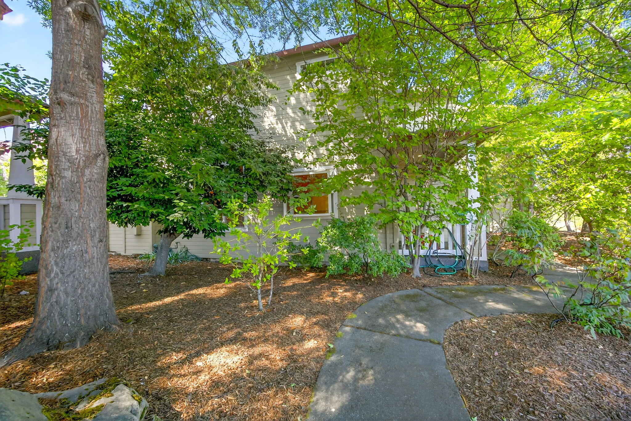 Court On Mary Jane, The - Residential