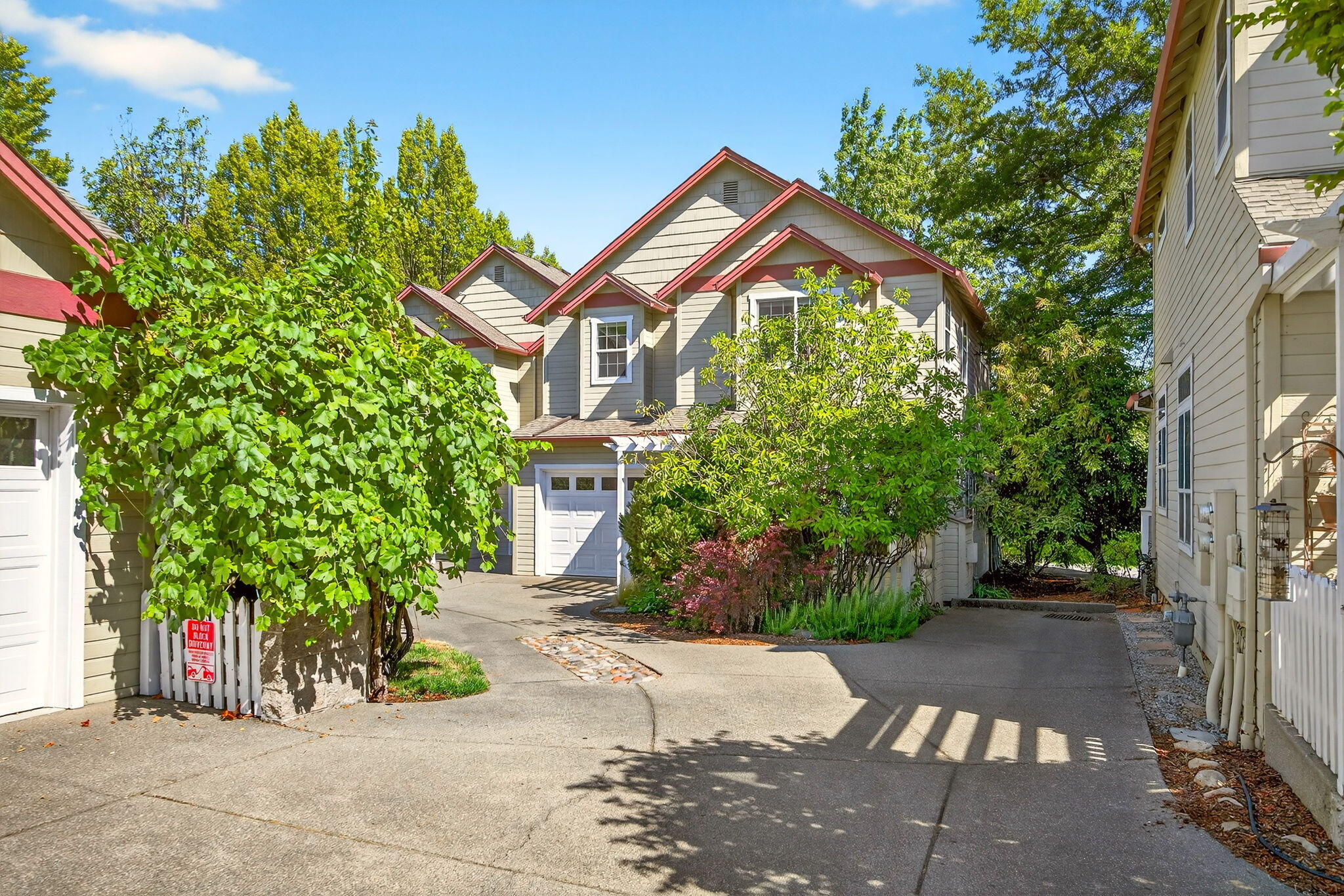 Court On Mary Jane, The - Residential