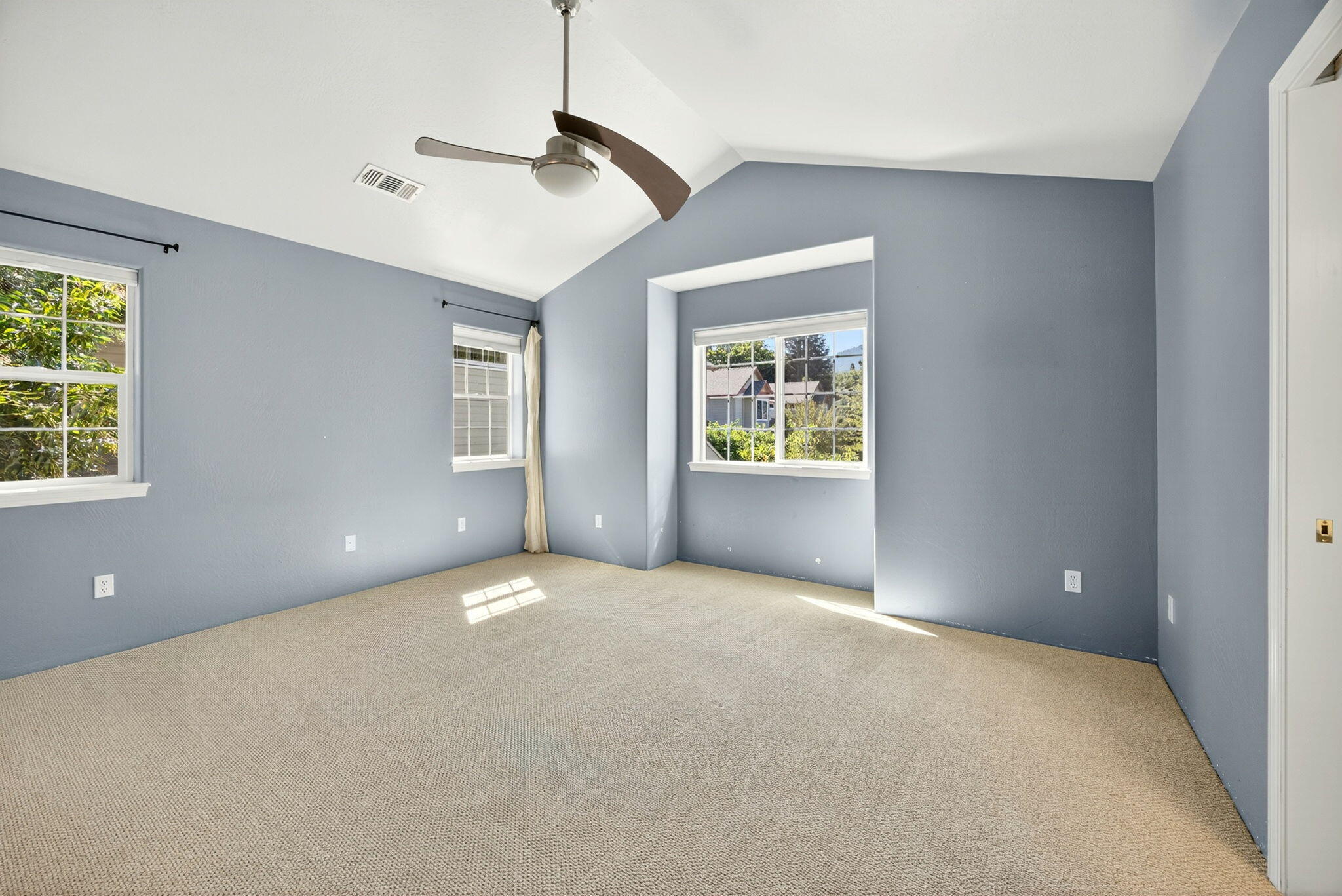 Court On Mary Jane, The - Residential