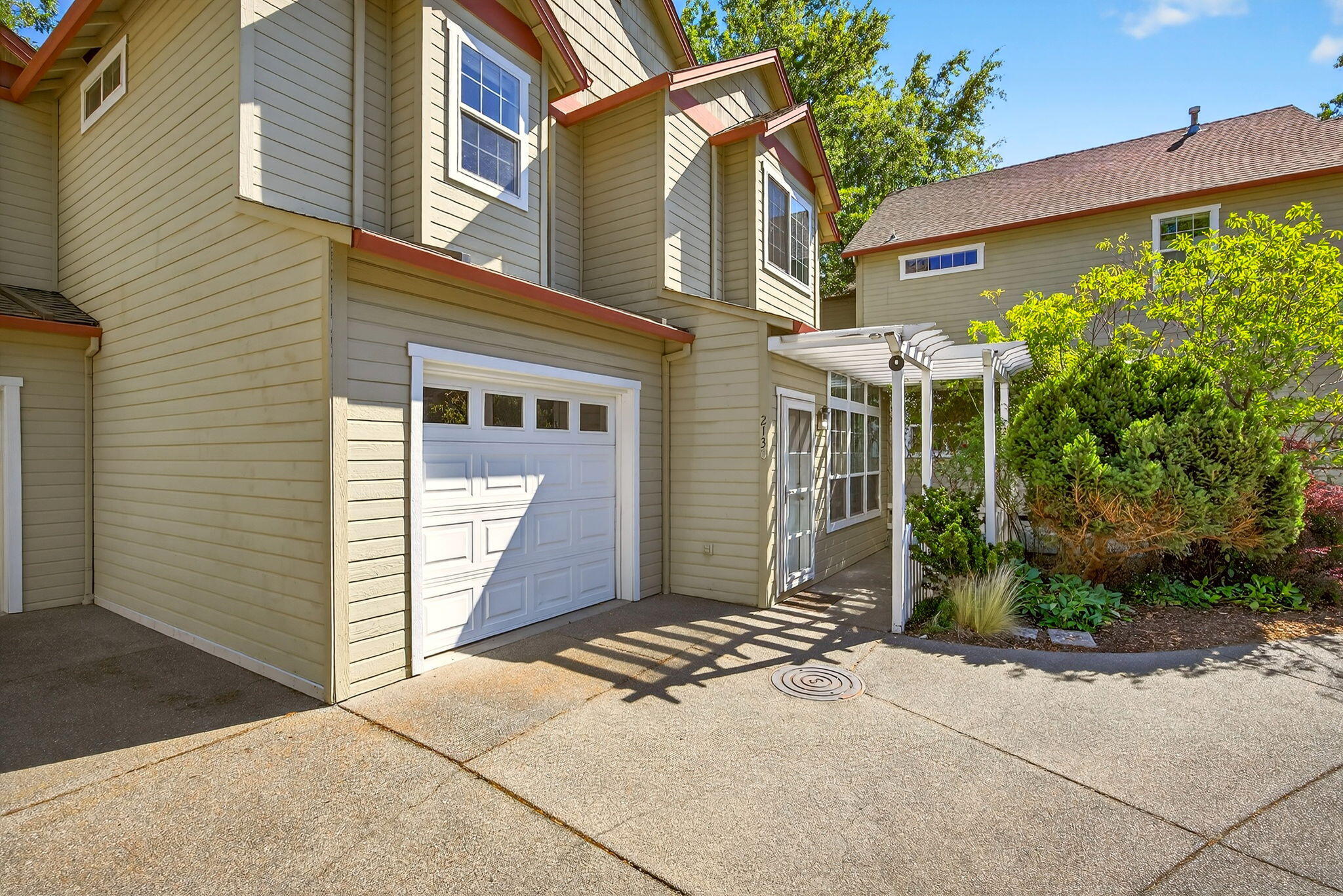 Court On Mary Jane, The - Residential