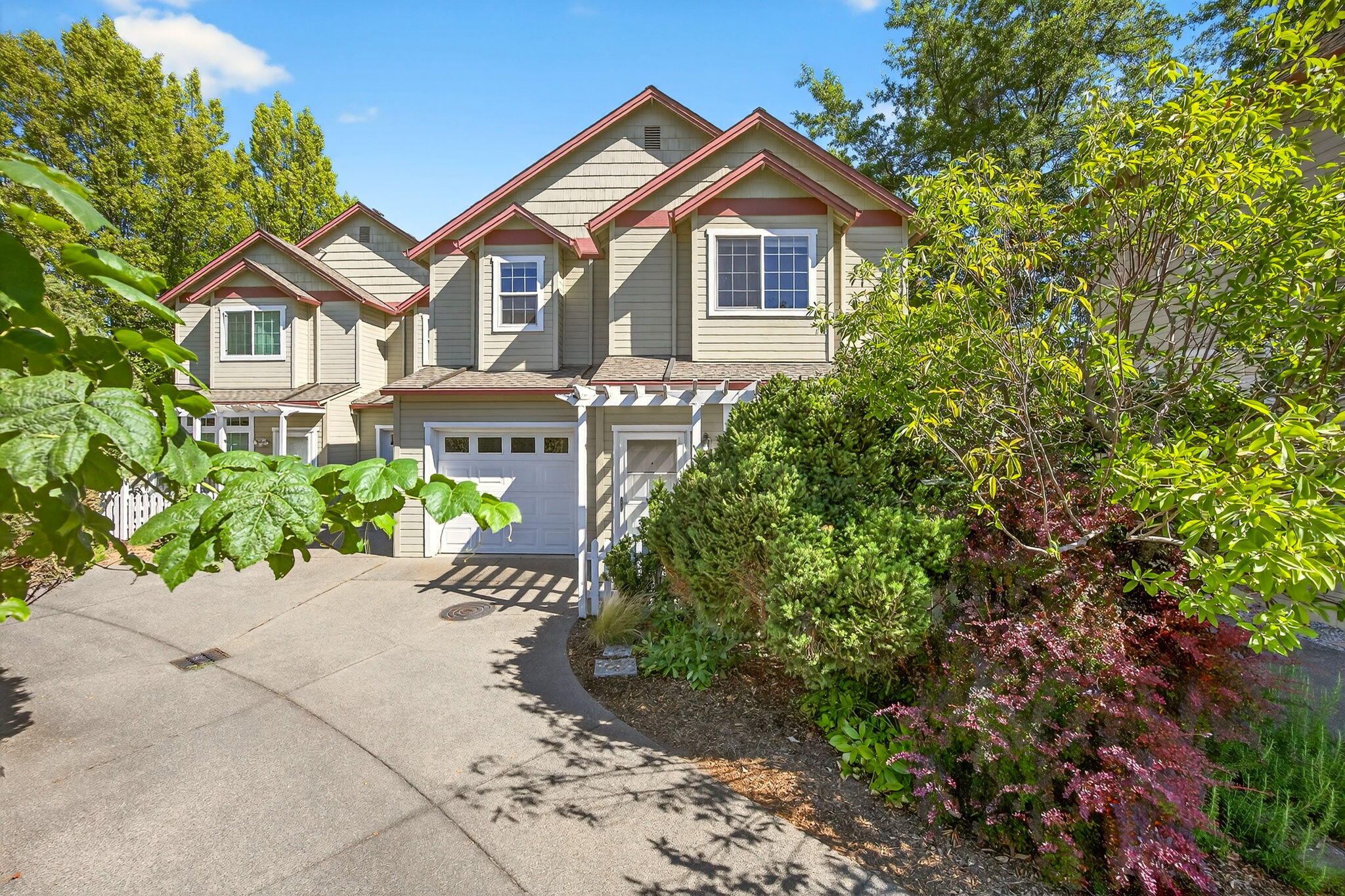 Court On Mary Jane, The - Residential