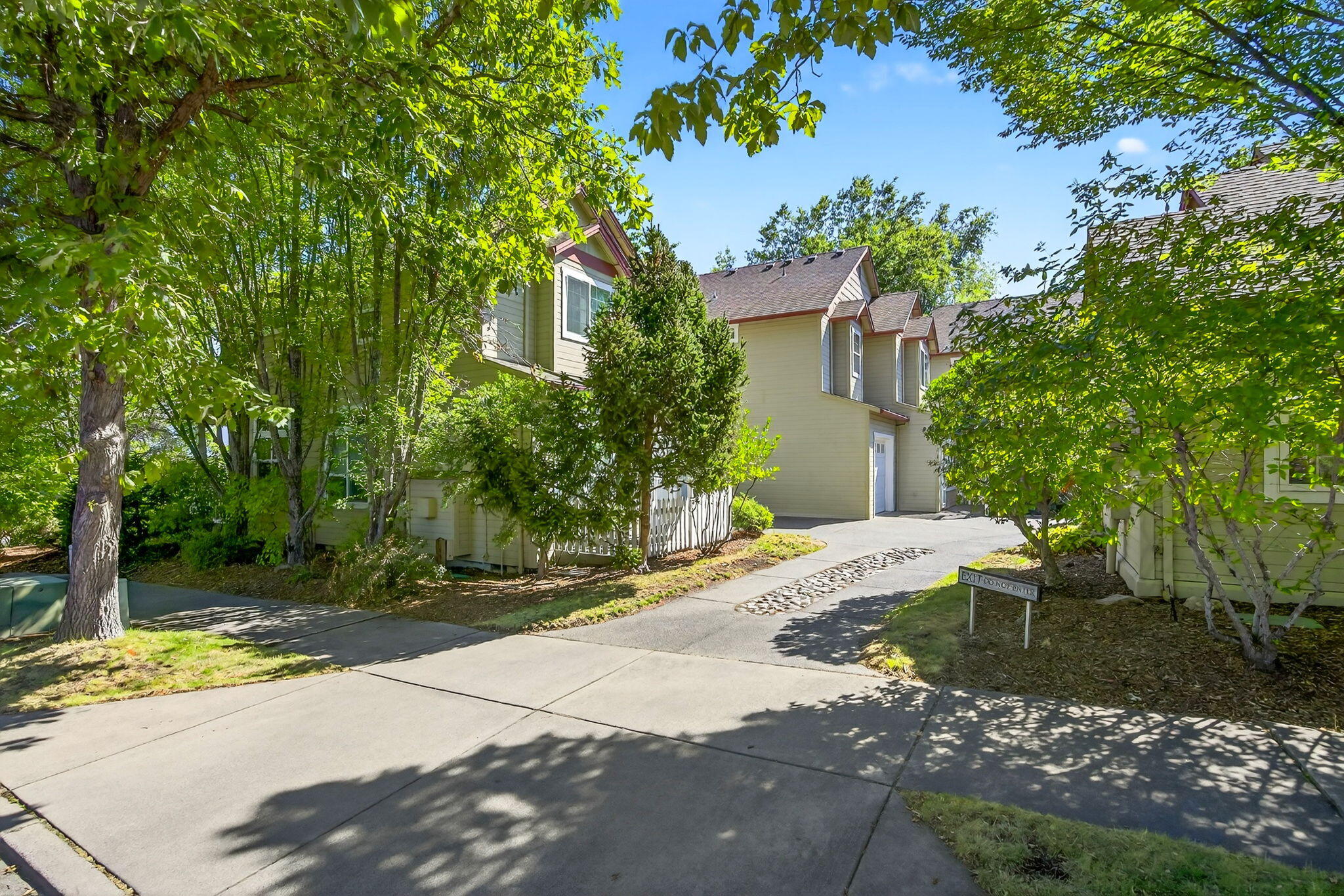 Court On Mary Jane, The - Residential