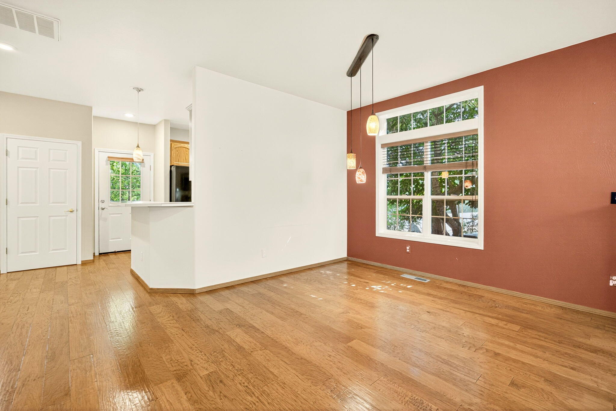 Court On Mary Jane, The - Residential