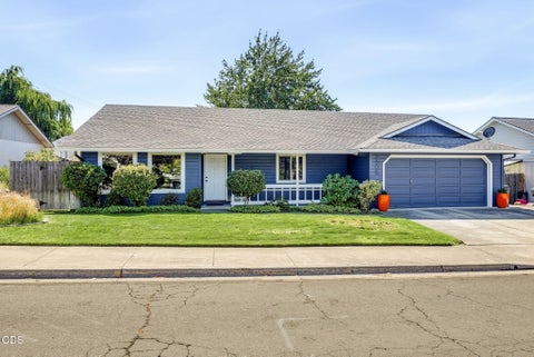 Photo of 3505 Michael Park Drive, Medford, OR 97504 (MLS # 220228835)