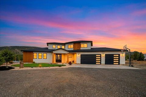 Photo of 8974 SW Copley Road, Powell Butte, OR 97753 (MLS # 220219410)