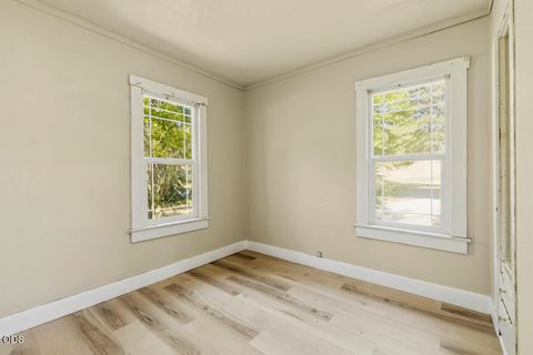 Tiny photo for 228 E Schonchin Street, Chiloquin, OR 97624 (MLS # 220223381)
