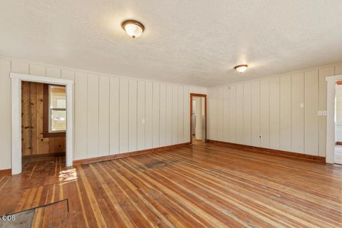 Tiny photo for 228 E Schonchin Street, Chiloquin, OR 97624 (MLS # 220223381)