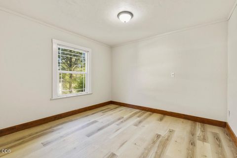 Tiny photo for 228 E Schonchin Street, Chiloquin, OR 97624 (MLS # 220223381)