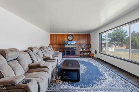 Tiny photo for 1390 NE Loper AVE, Prineville, OR 97754 (MLS # 220223987)
