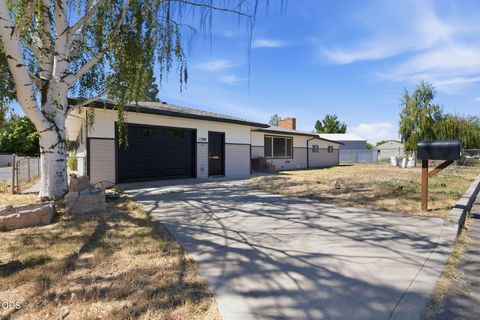 Photo of 1390 NE Loper AVE, Prineville, OR 97754 (MLS # 220223987)