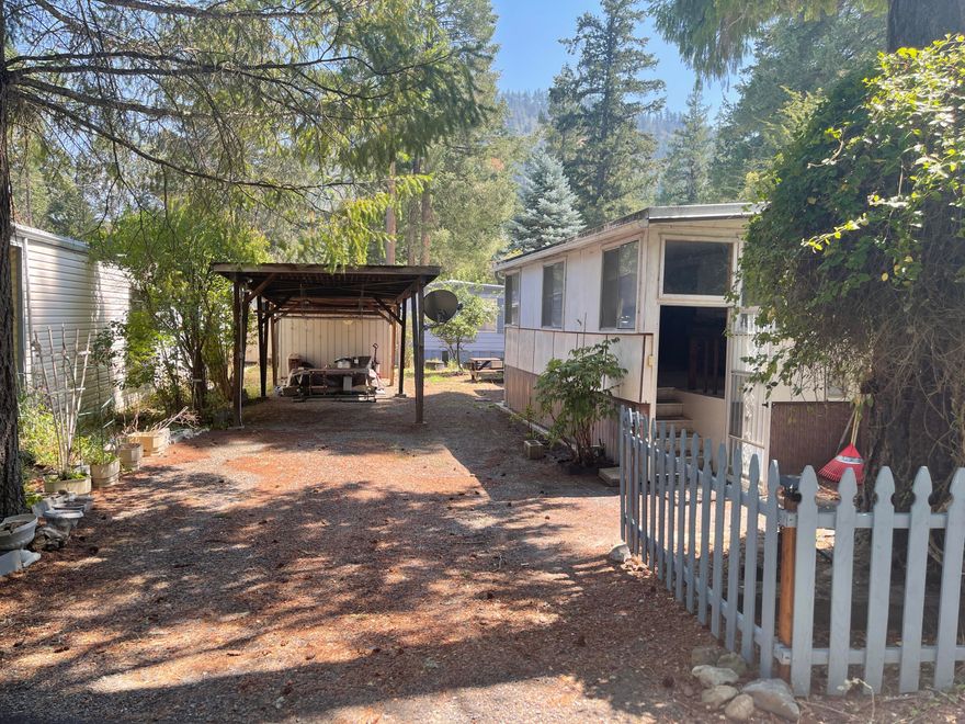 Very affordable home in a beautiful park.  Space rent is very low compared to other senior parks.
home needs some cosmetic repairs.  Schedule an appointment to see it soon or it will be gone.
