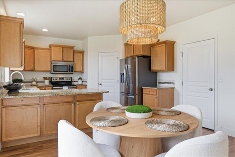 Tiny photo for 21269 SE Golden Market Court, Bend, OR 97702 (MLS # 220216953)