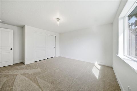 Tiny photo for 21269 SE Golden Market Court, Bend, OR 97702 (MLS # 220216953)