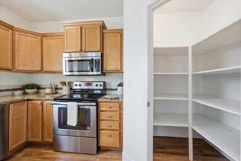 Tiny photo for 21269 SE Golden Market Court, Bend, OR 97702 (MLS # 220216953)