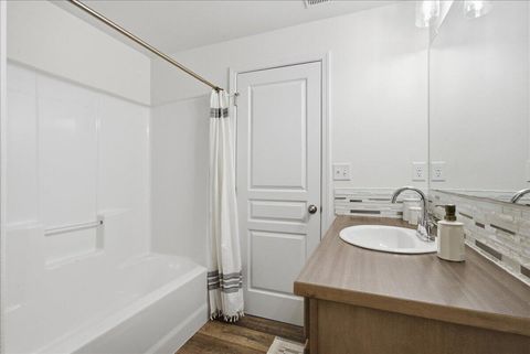 Tiny photo for 21269 SE Golden Market Court, Bend, OR 97702 (MLS # 220216953)