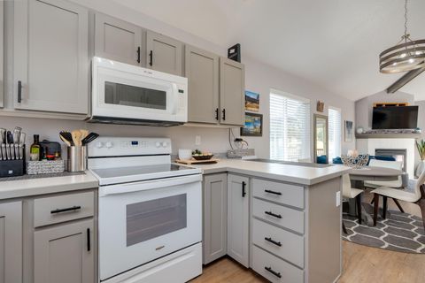 Tiny photo for 1061 Golden Pheasant Drive, Redmond, OR 97756 (MLS # 220217431)