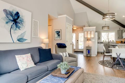 Tiny photo for 1061 Golden Pheasant Drive, Redmond, OR 97756 (MLS # 220217431)