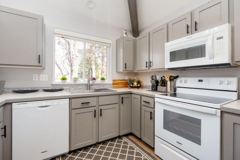 Tiny photo for 1061 Golden Pheasant Drive, Redmond, OR 97756 (MLS # 220217431)