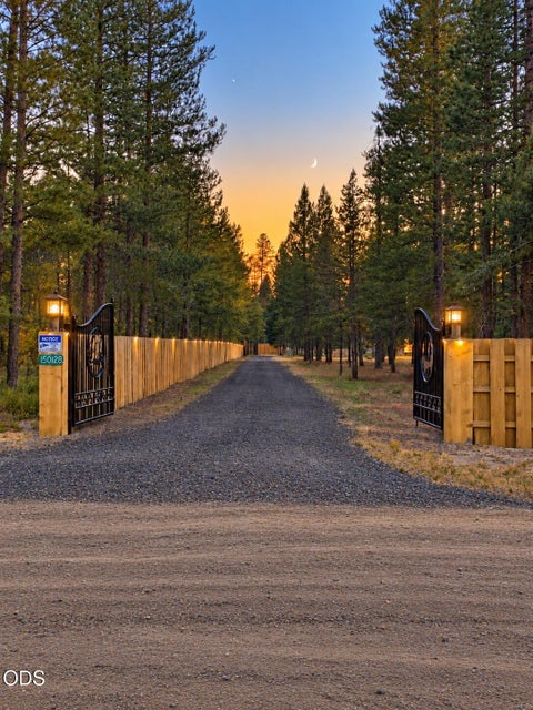 Tiny photo for 150128 Paul Drive, La Pine, OR 97739 (MLS # 220228721)