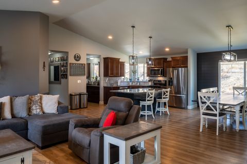 Tiny photo for 8445 19th Street, Terrebonne, OR 97760 (MLS # 220212374)