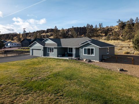 Photo of 8445 19th Street, Terrebonne, OR 97760 (MLS # 220212374)