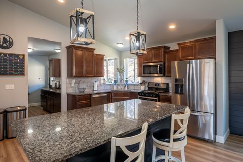 Tiny photo for 8445 19th Street, Terrebonne, OR 97760 (MLS # 220212374)